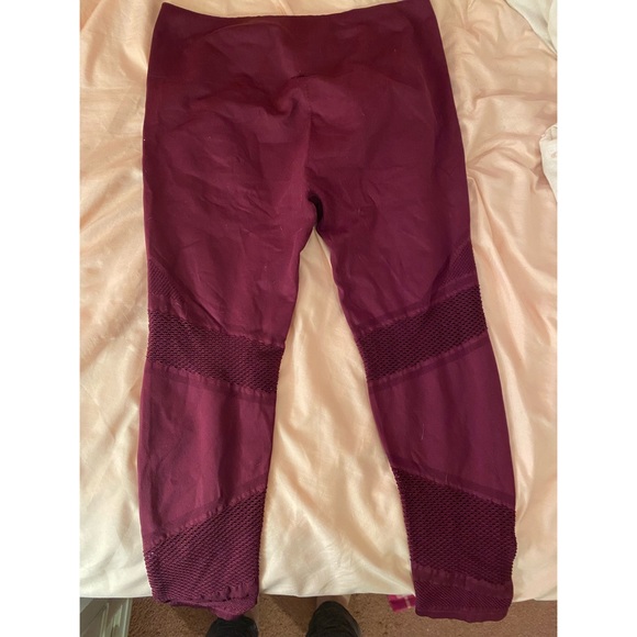 Fabletics - Size: XL - 7/8 Maroon Leggings - Picture 2 of 3